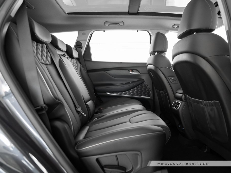 https://i.i-sgcm.com/new_cars/cars/12955/12955_g81