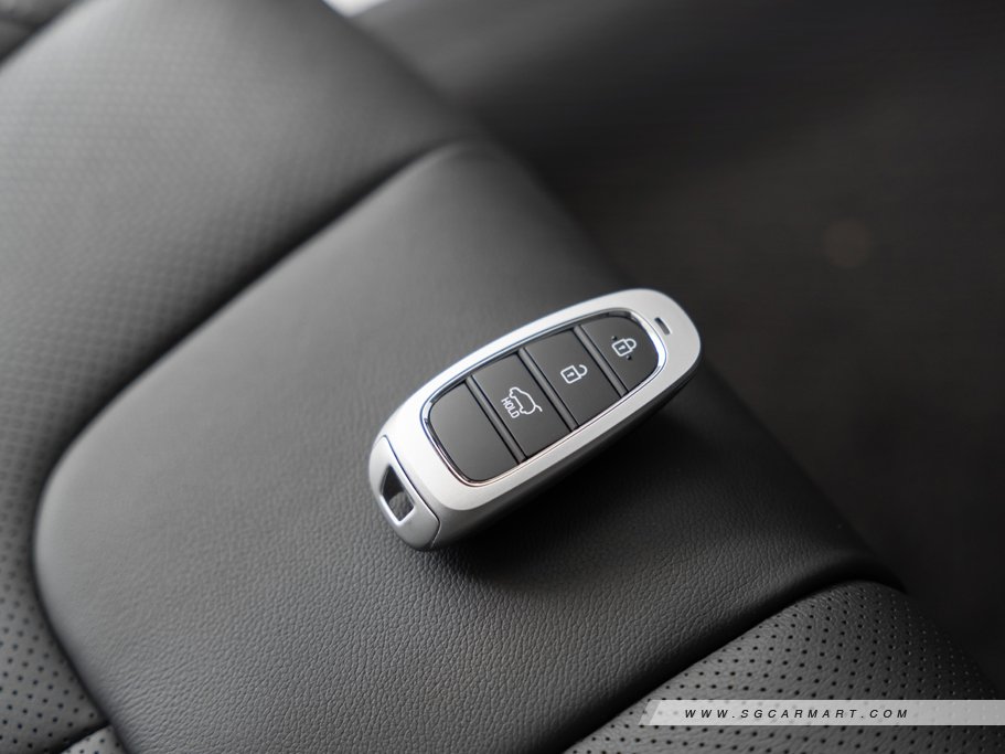 https://i.i-sgcm.com/new_cars/cars/12955/12955_g92
