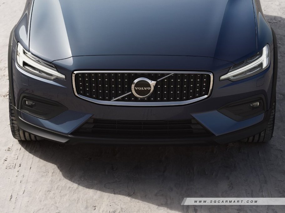 New Volvo V60 Cross Country Mild Hybrid Photos, Photo Gallery - Sgcarmart