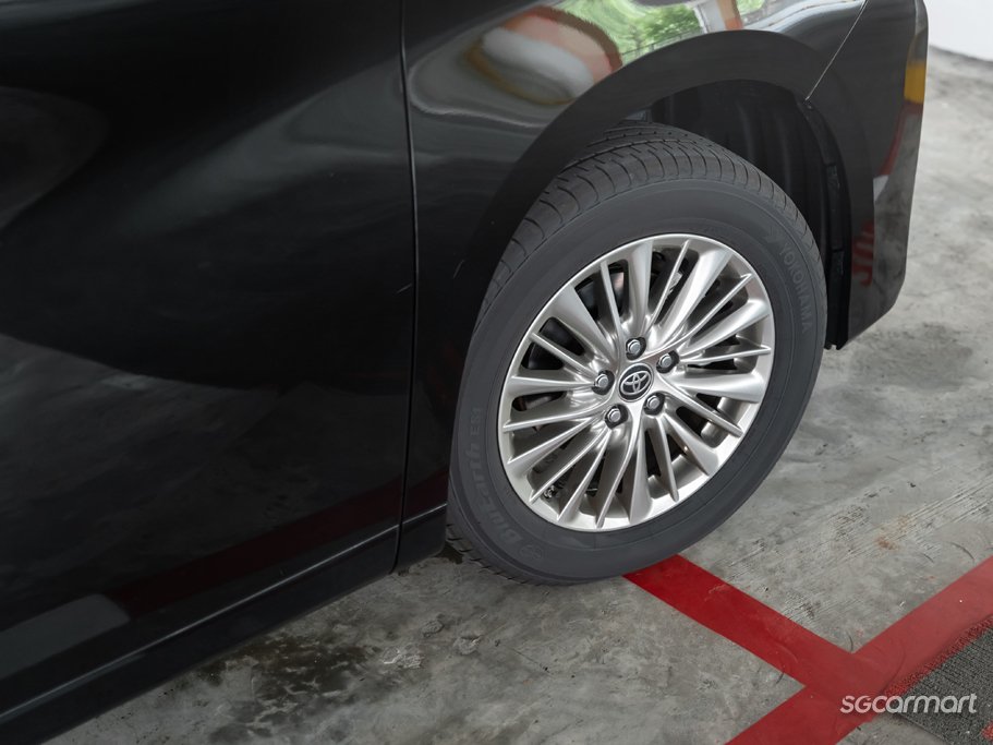 https://i.i-sgcm.com/new_cars/cars/12961/12961_g11
