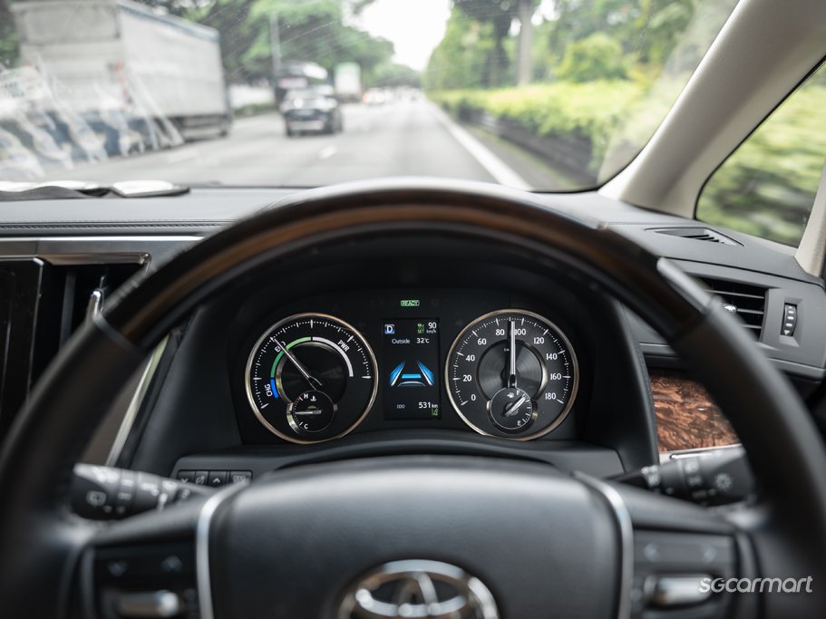 https://i.i-sgcm.com/new_cars/cars/12961/12961_g15