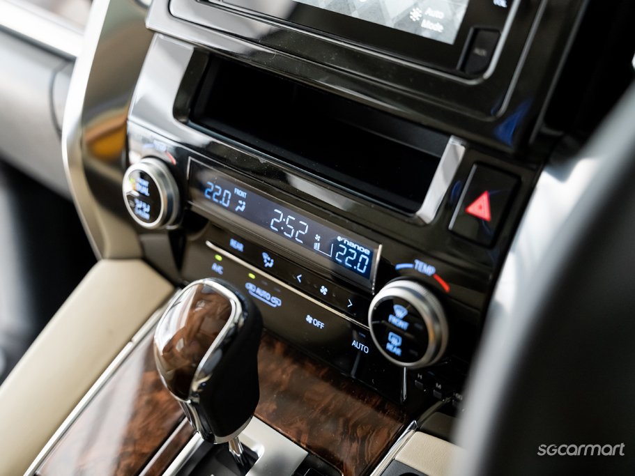 https://i.i-sgcm.com/new_cars/cars/12961/12961_g24