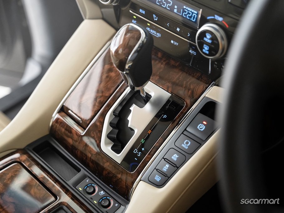 https://i.i-sgcm.com/new_cars/cars/12961/12961_g26