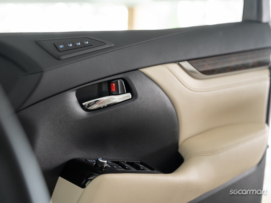 https://i.i-sgcm.com/new_cars/cars/12961/12961_g30