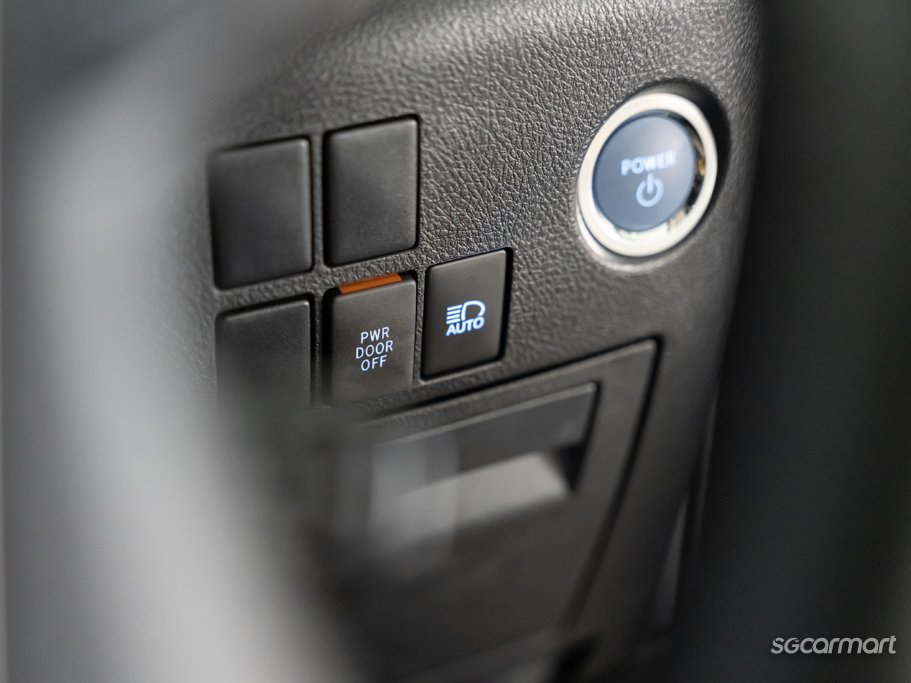 https://i.i-sgcm.com/new_cars/cars/12961/12961_g31