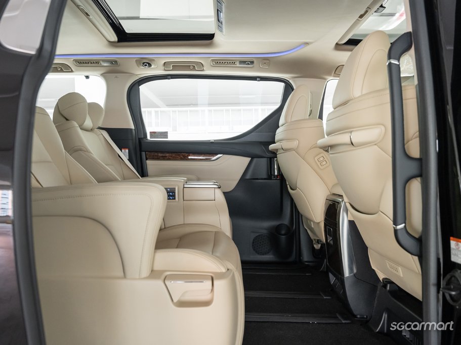 https://i.i-sgcm.com/new_cars/cars/12961/12961_g37