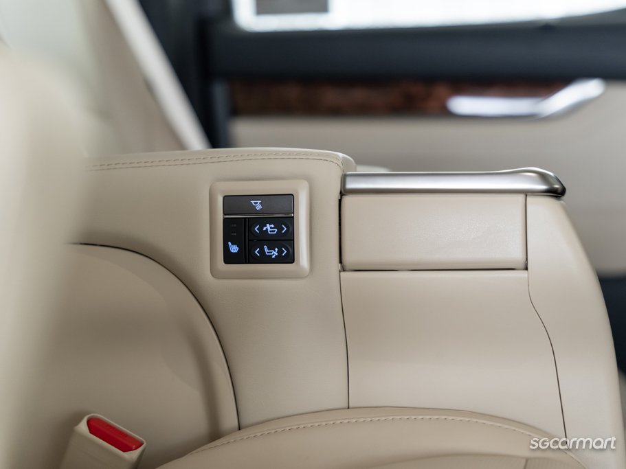 https://i.i-sgcm.com/new_cars/cars/12961/12961_g44