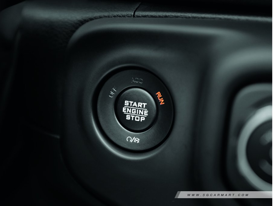 https://i.i-sgcm.com/new_cars/cars/12964/12964_g21