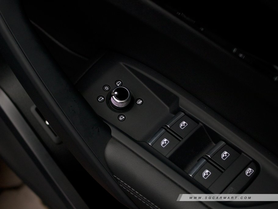 https://i.i-sgcm.com/new_cars/cars/12968/12968_g29