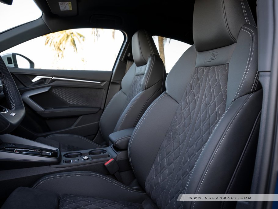 https://i.i-sgcm.com/new_cars/cars/12976/12976_g70
