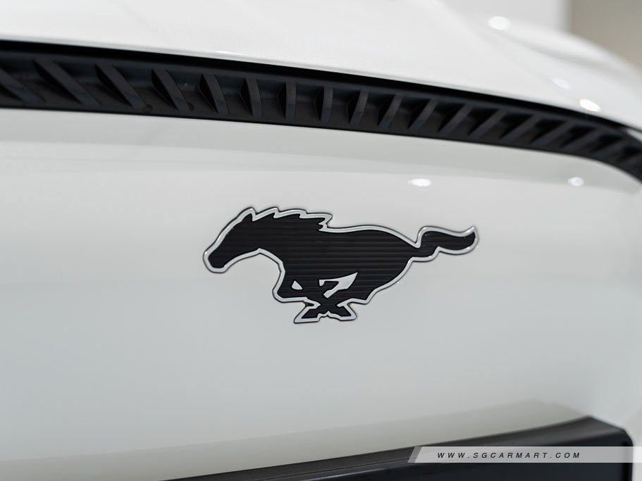 https://i.i-sgcm.com/new_cars/cars/12989/12989_g17