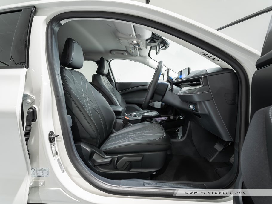 https://i.i-sgcm.com/new_cars/cars/12989/12989_g26