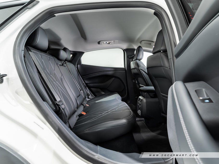 https://i.i-sgcm.com/new_cars/cars/12989/12989_g27
