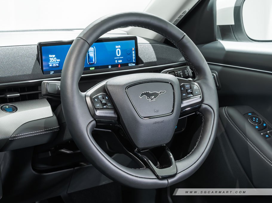https://i.i-sgcm.com/new_cars/cars/12989/12989_g30