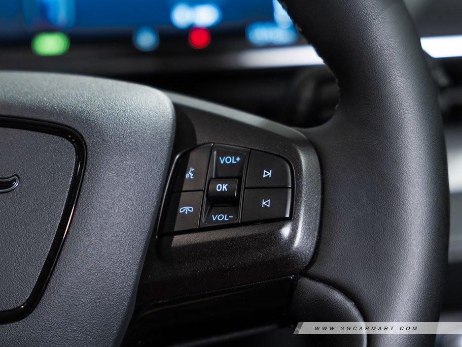 https://i.i-sgcm.com/new_cars/cars/12989/12989_g32