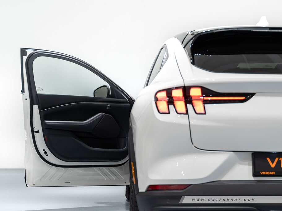 https://i.i-sgcm.com/new_cars/cars/12989/12989_g61