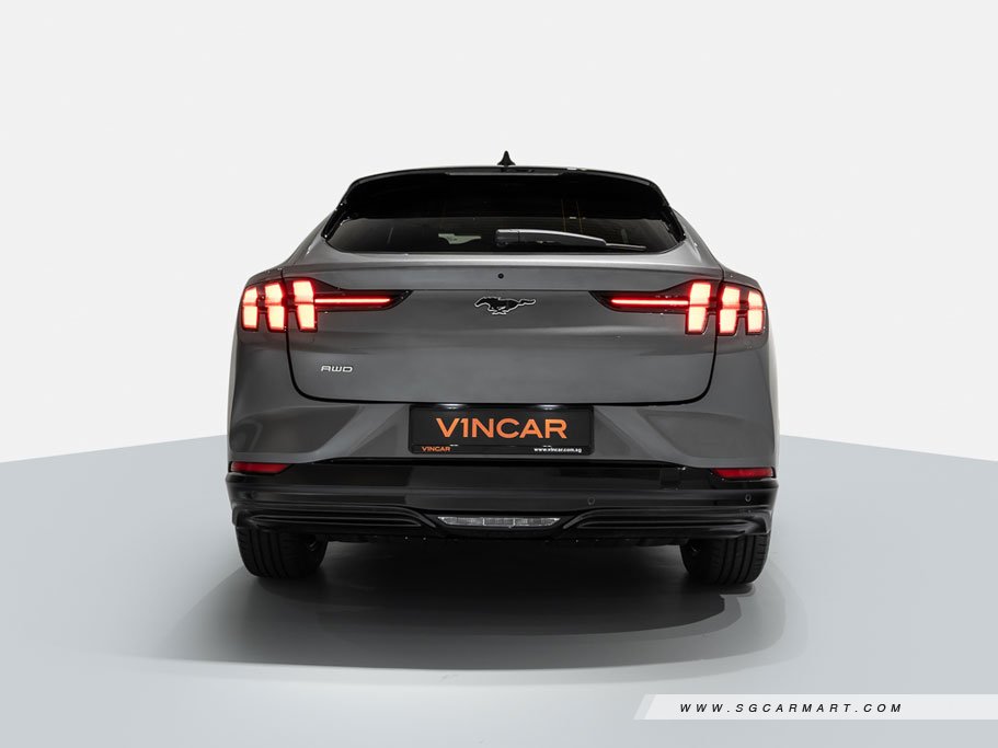 https://i.i-sgcm.com/new_cars/cars/12989/12989_g70