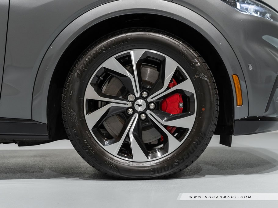 https://i.i-sgcm.com/new_cars/cars/12989/12989_g72