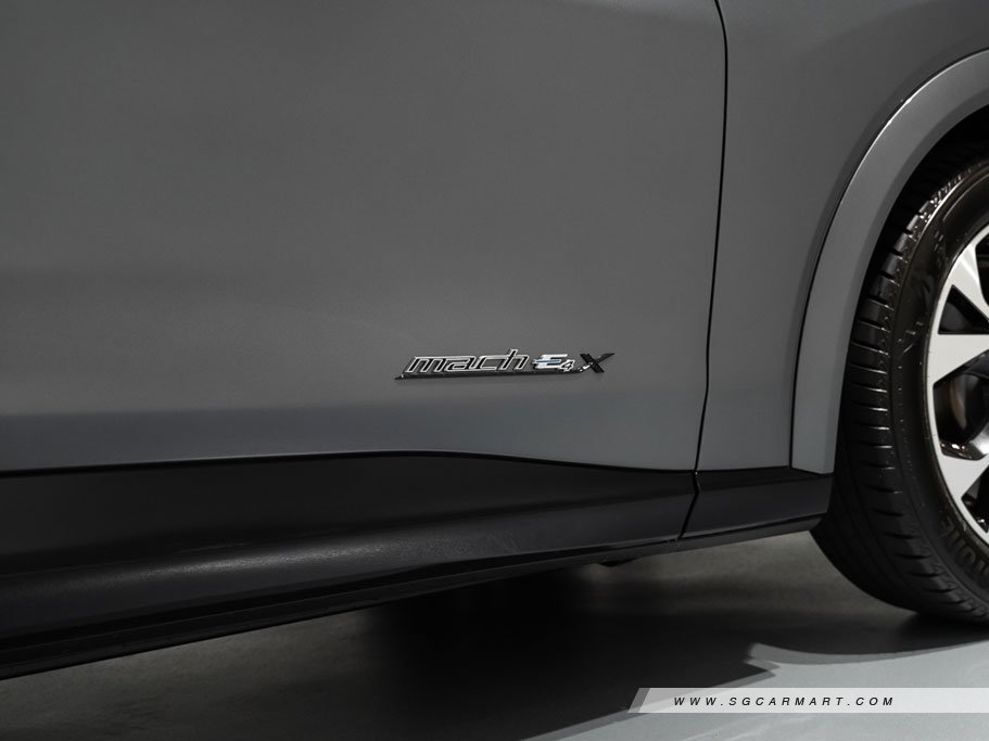 https://i.i-sgcm.com/new_cars/cars/12989/12989_g74