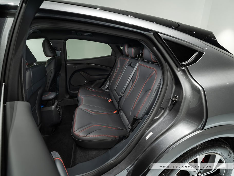 https://i.i-sgcm.com/new_cars/cars/12989/12989_g78