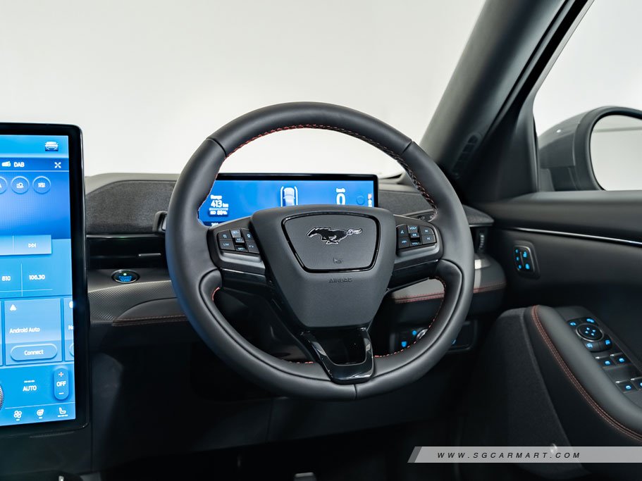 https://i.i-sgcm.com/new_cars/cars/12989/12989_g83
