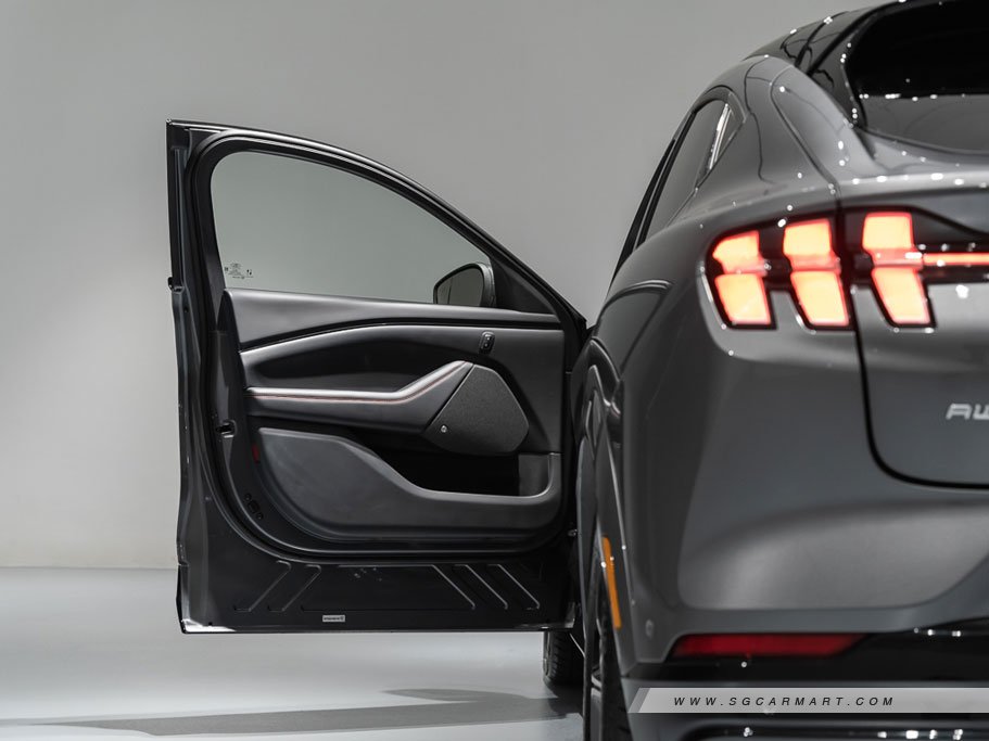 https://i.i-sgcm.com/new_cars/cars/12989/12989_g91