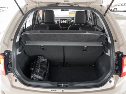 https://i.i-sgcm.com/new_cars/cars/21455/21455_g64