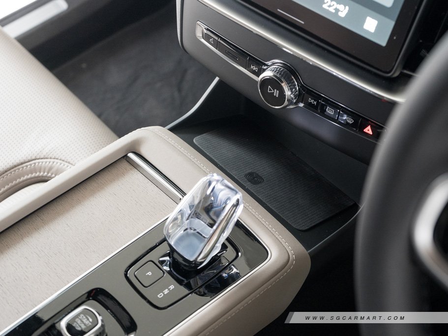 https://i.i-sgcm.com/new_cars/cars/21460/21460_g26