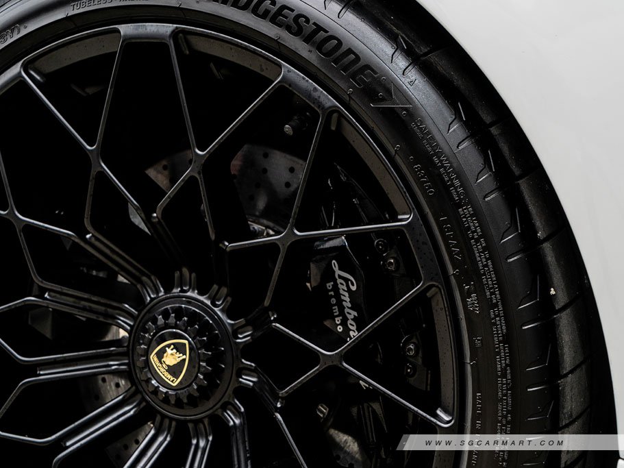 https://i.i-sgcm.com/new_cars/cars/21462/21462_g18