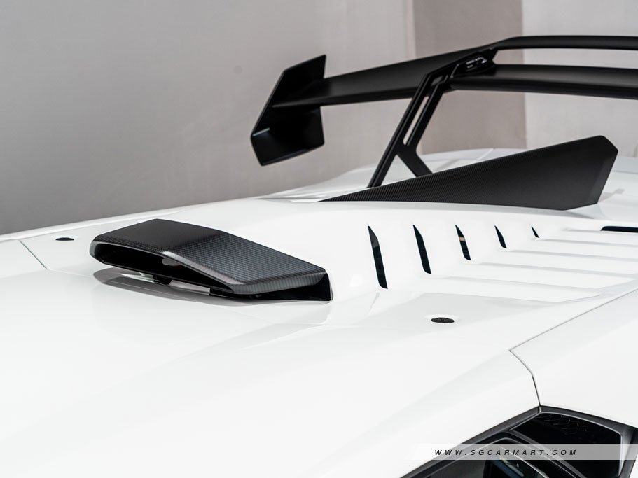 https://i.i-sgcm.com/new_cars/cars/21462/21462_g26