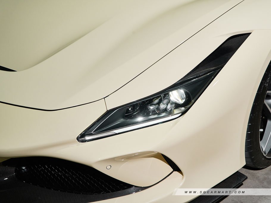 Ferrari F8 Tributo 3.9 V8 10