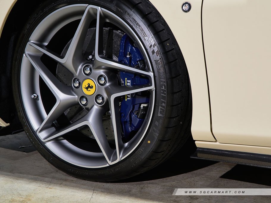 Ferrari F8 Tributo 3.9 V8 12
