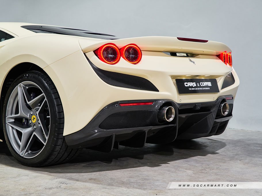 Ferrari F8 Tributo 3.9 V8 16