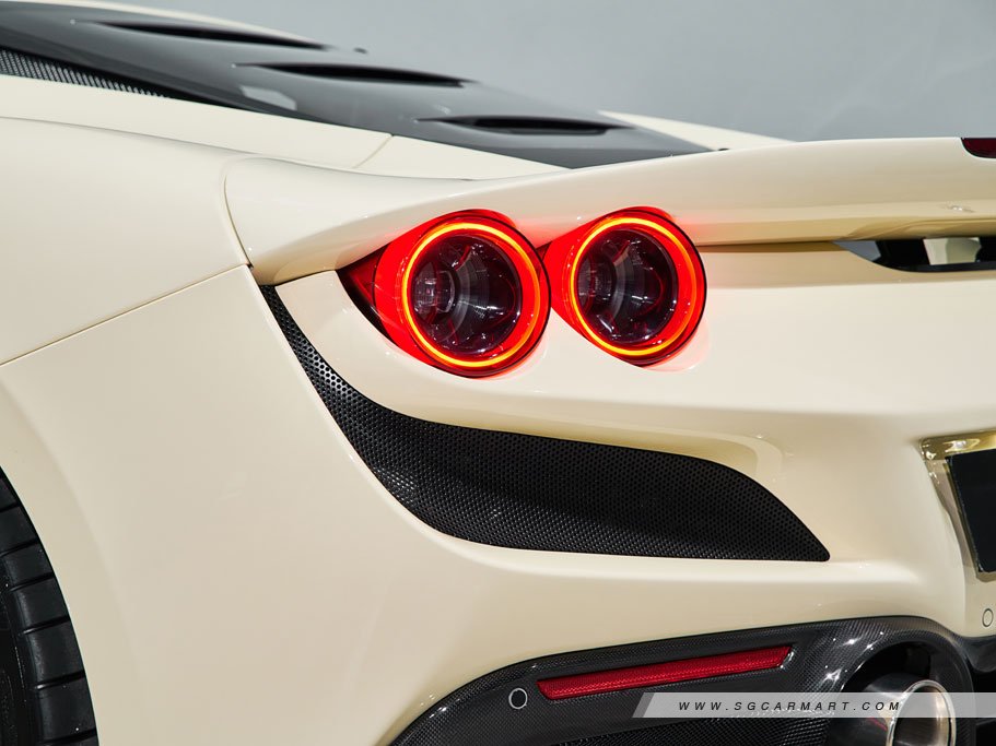 Ferrari F8 Tributo 3.9 V8 18