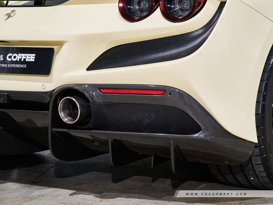 Ferrari F8 Tributo 3.9 V8 19