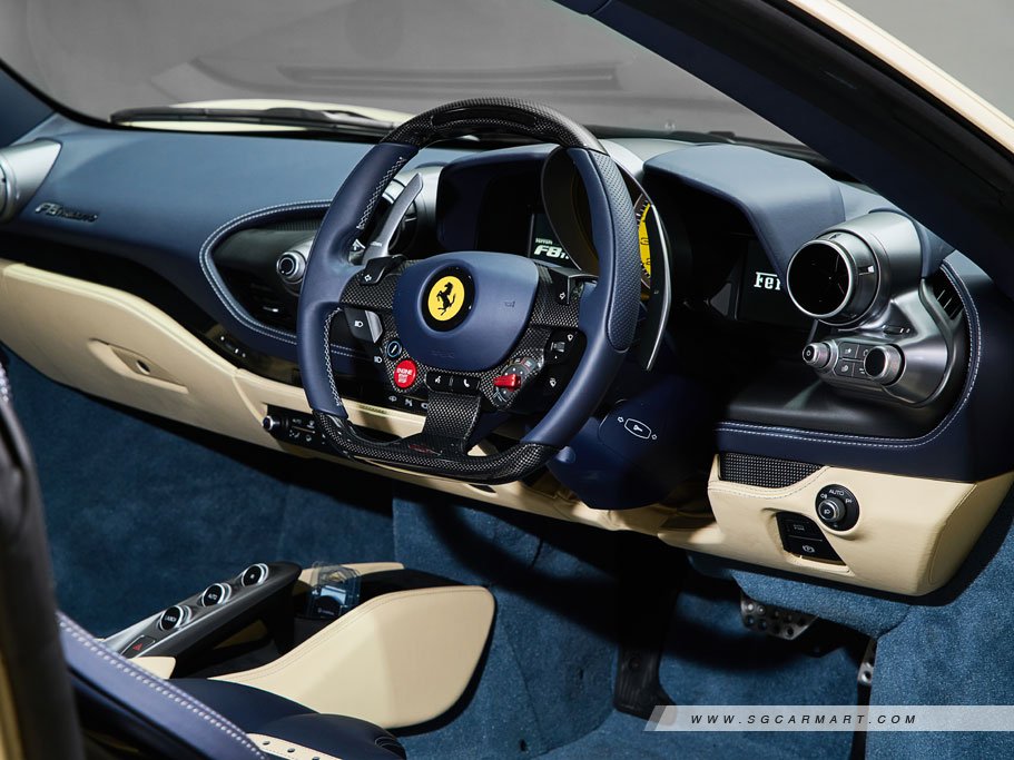 Ferrari F8 Tributo 3.9 V8 23
