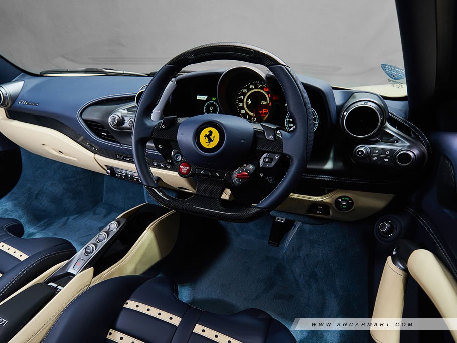 Ferrari F8 Tributo 3.9 V8 24