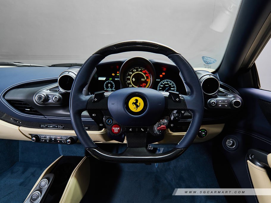 Ferrari F8 Tributo 3.9 V8 25