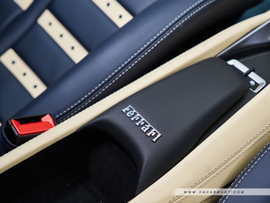 Ferrari F8 Tributo 3.9 V8 36