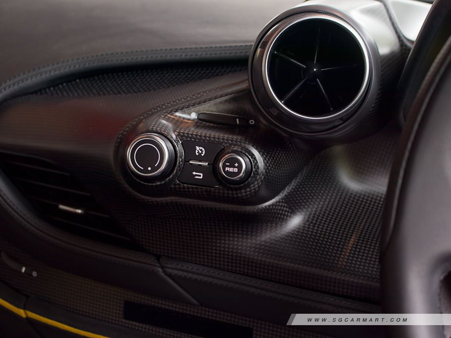 Ferrari F8 Tributo 3.9 V8 Tailor Made 72