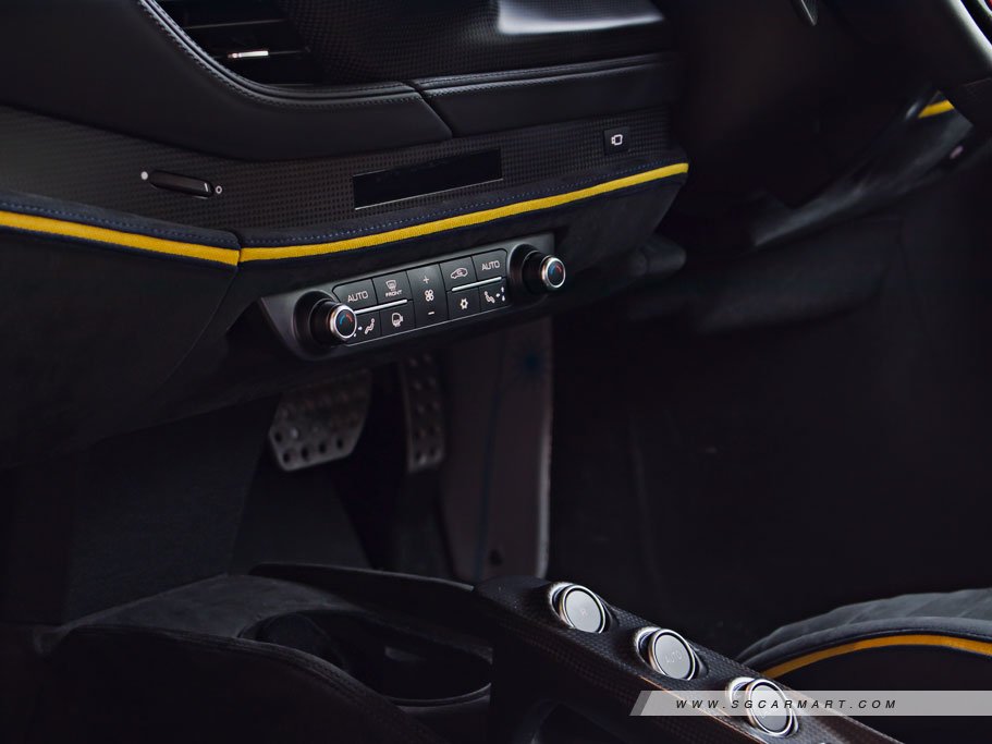 Ferrari F8 Tributo 3.9 V8 Tailor Made 74