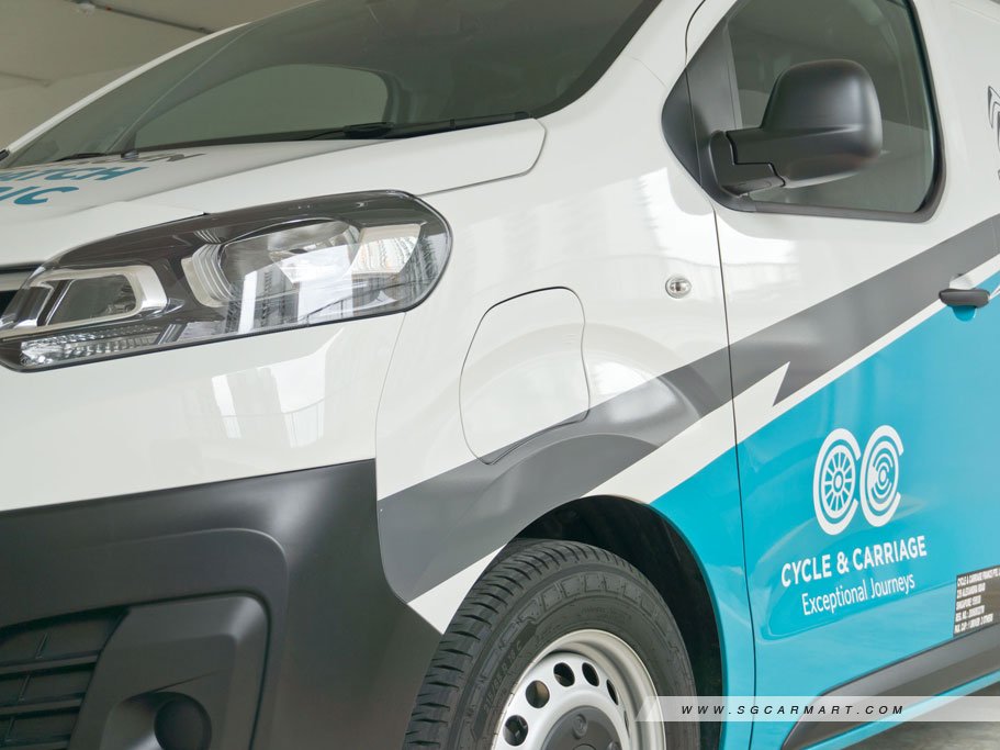 https://i.i-sgcm.com/new_cars/cars/21471/21471_g26