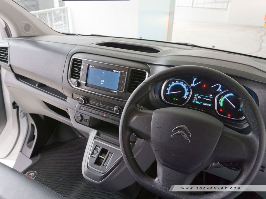https://i.i-sgcm.com/new_cars/cars/21471/21471_g37