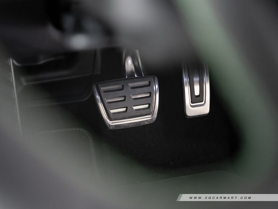 https://i.i-sgcm.com/new_cars/cars/21479/21479_g94