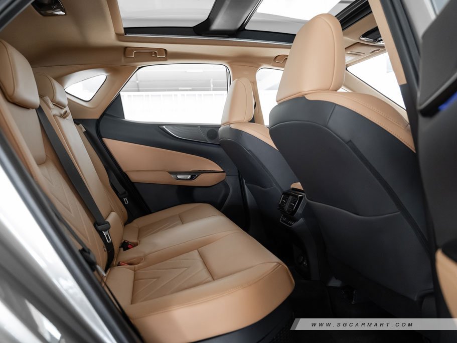 https://i.i-sgcm.com/new_cars/cars/21487/21487_g72