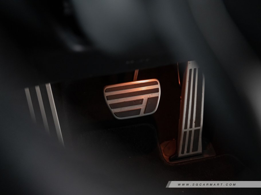 https://i.i-sgcm.com/new_cars/cars/21488/21488_g56