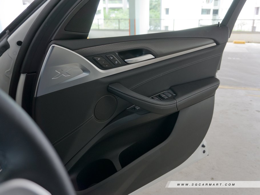 https://i.i-sgcm.com/new_cars/cars/21493/21493_g64