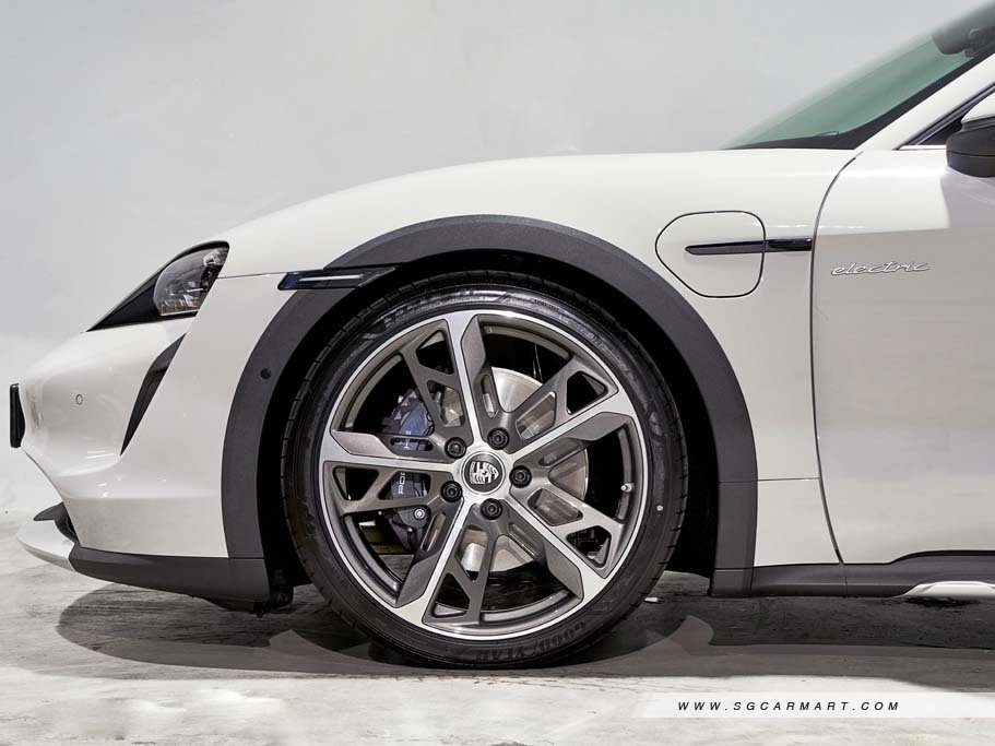 https://i.i-sgcm.com/new_cars/cars/21497/21497_g10