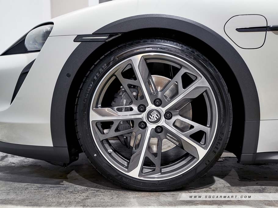 https://i.i-sgcm.com/new_cars/cars/21497/21497_g11