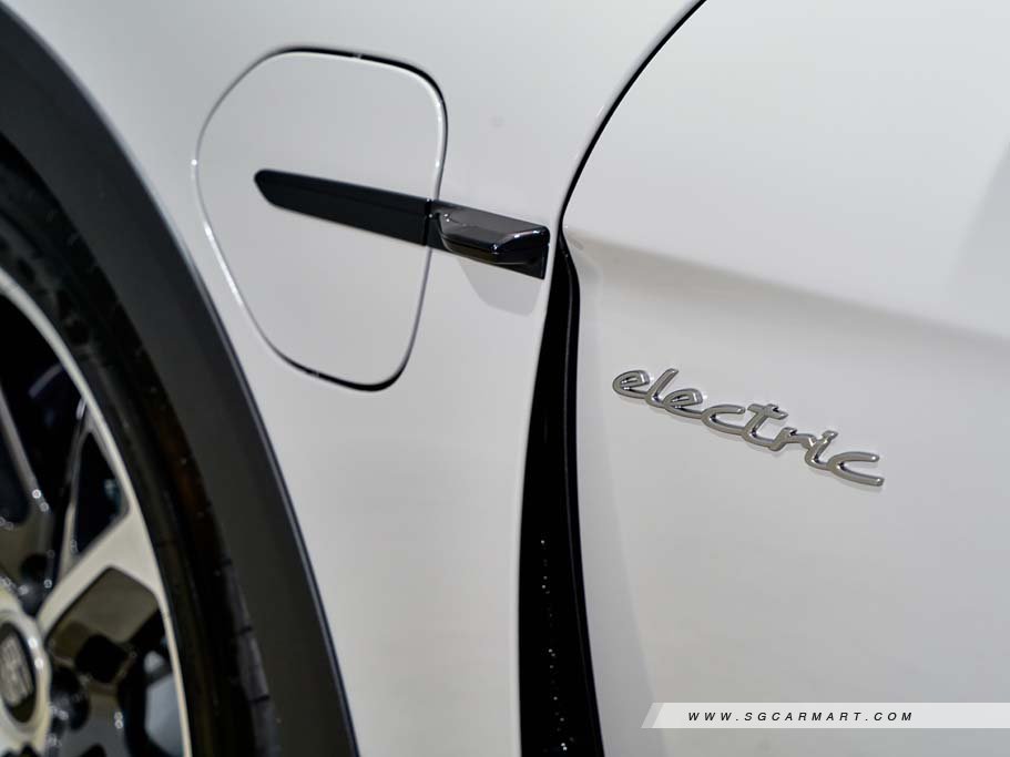 https://i.i-sgcm.com/new_cars/cars/21497/21497_g13